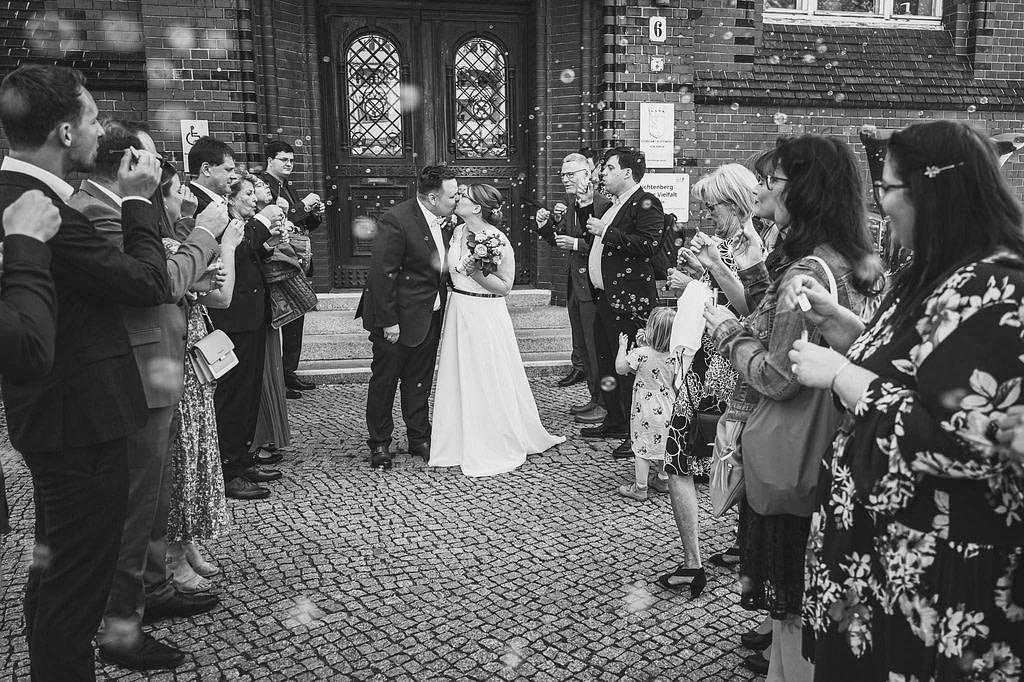 Aileen & Christophers Hochzeit - Standesamt Lichtenberg - Vienna House Hotel - Berlin - Hochzeitsreportage - Hochzeitsfotograf Berlin - Hochzeitsfotografie